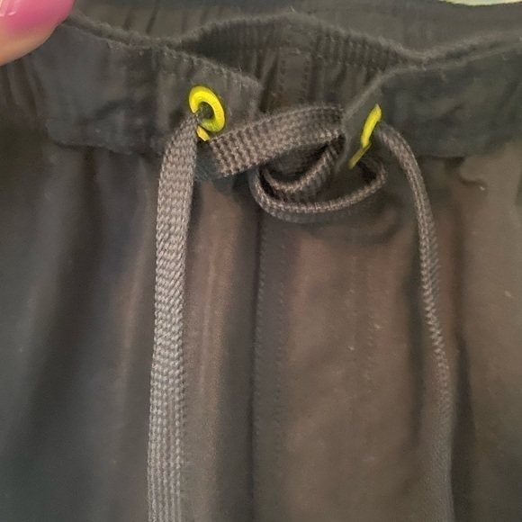 Mens Speedo large black with fluorescent green on pockets and drawstring . - Picture 6 of 8